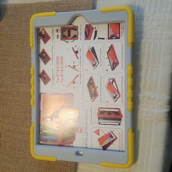 9th Gen iPad holder with strap - Picture 2 of 3